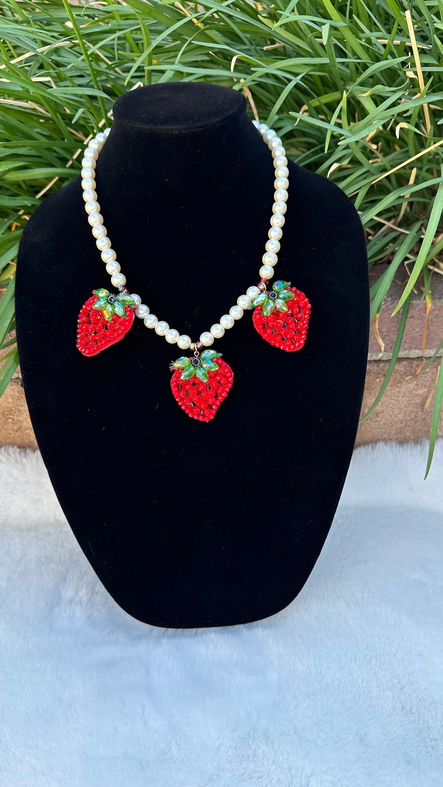 Strawberries and pearls Necklace