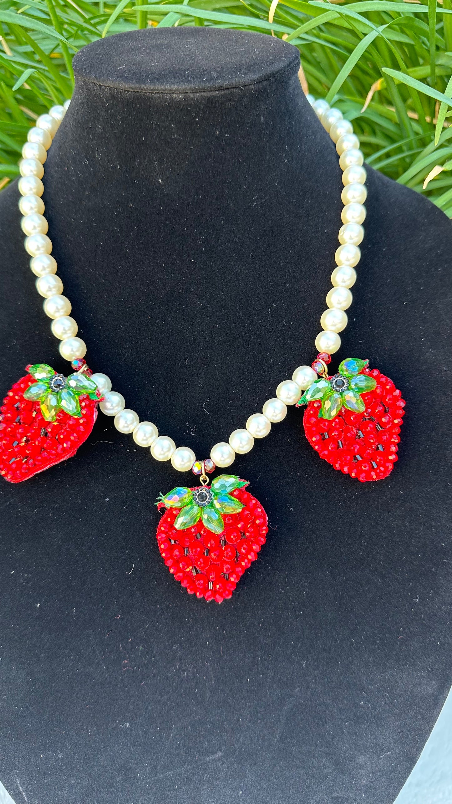 Strawberries and pearls Necklace