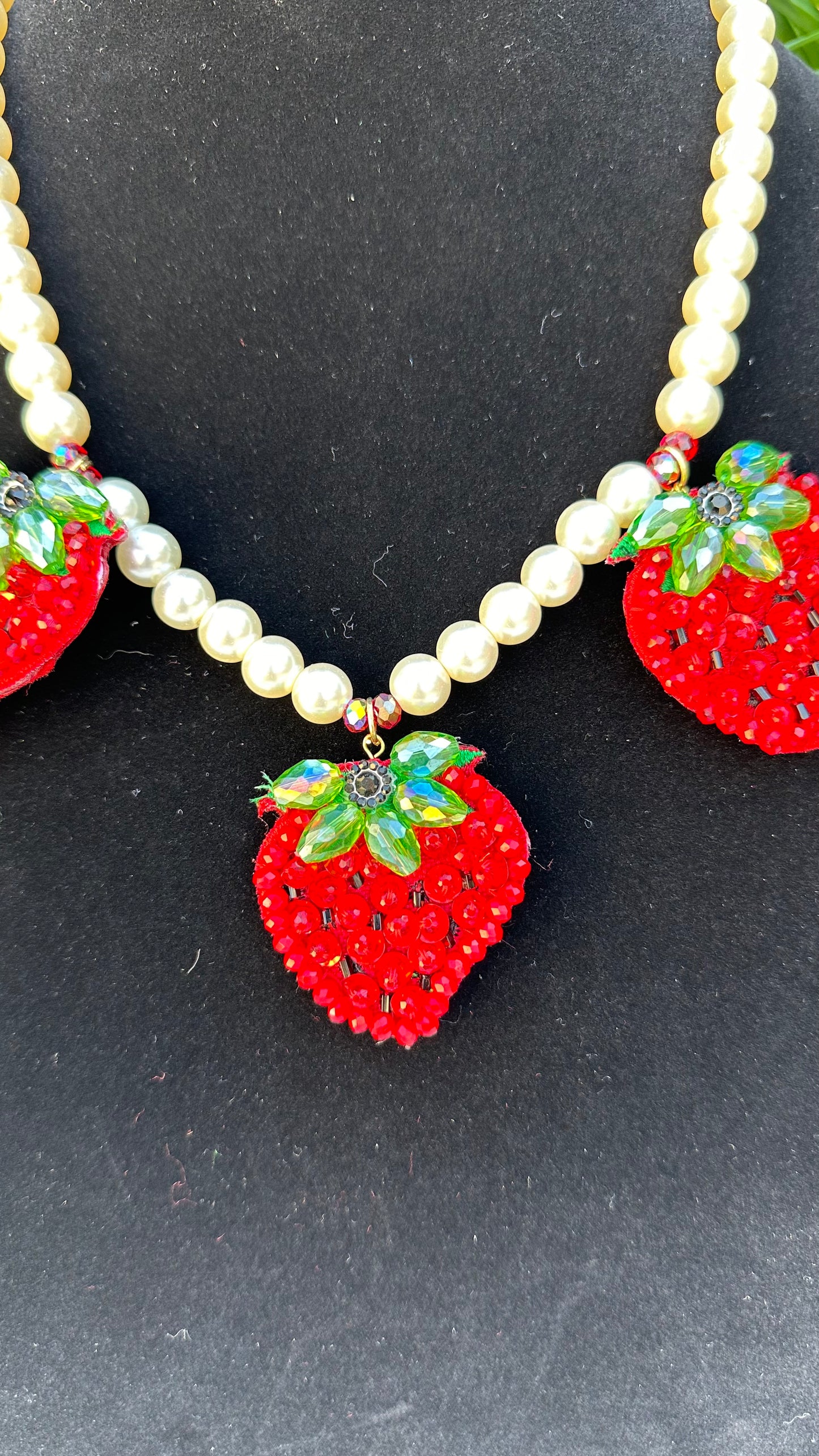Strawberries and pearls Necklace