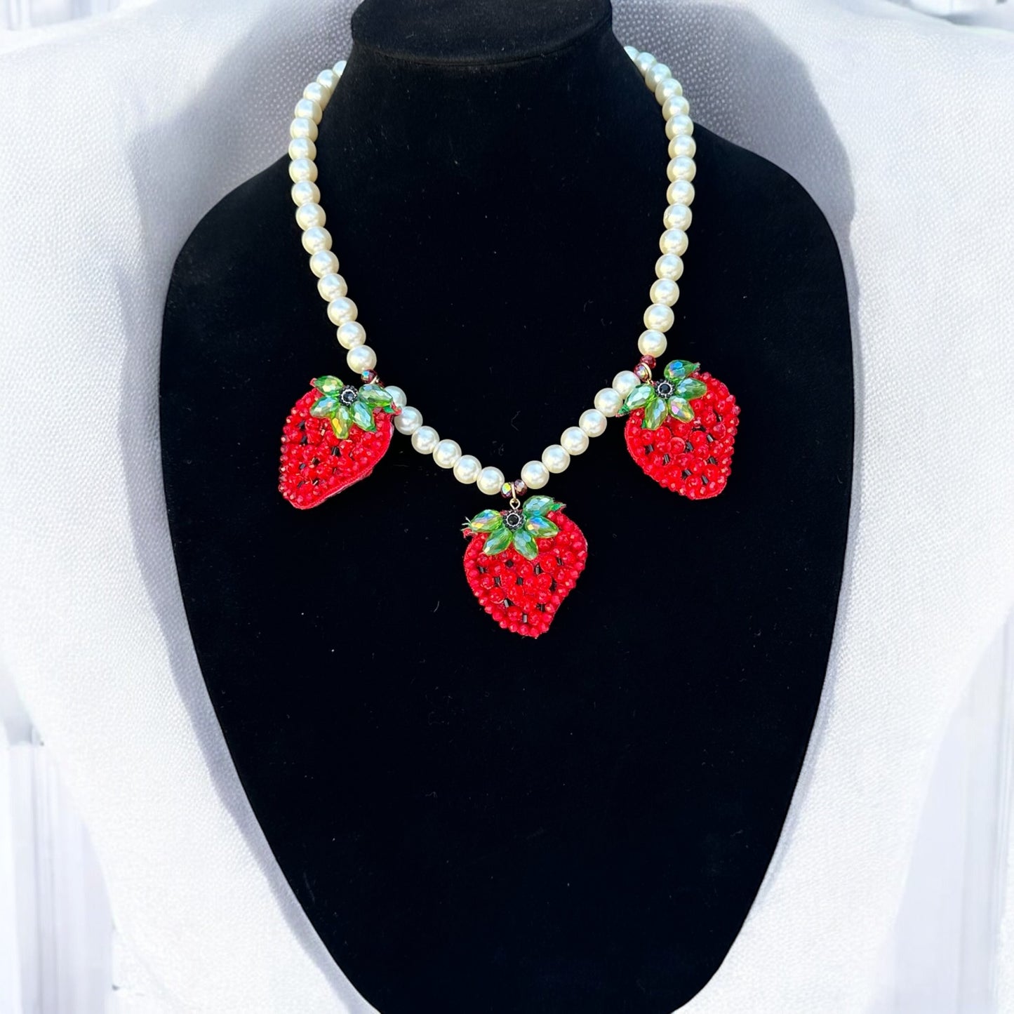 Strawberries and pearls Necklace