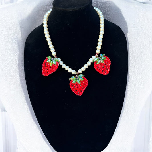 Strawberries and pearls Necklace