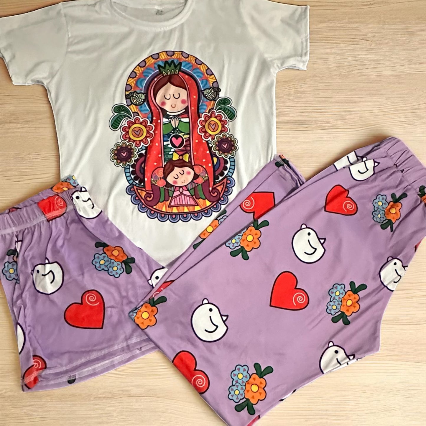Virgencita con corazones Pijama