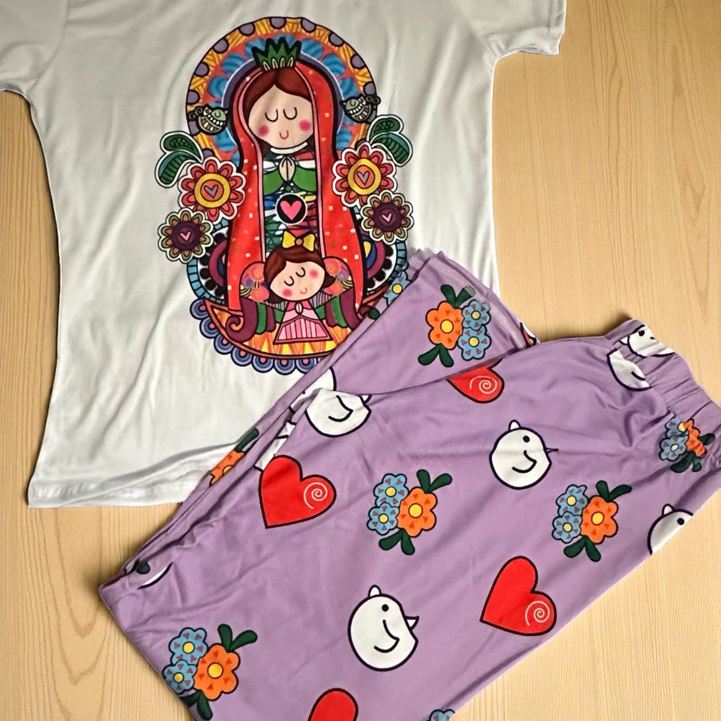 Virgencita con corazones Pijama